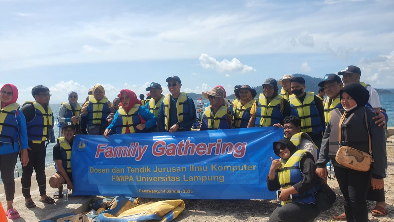 Family Gathering Jurusan Ilmu Komputer Universitas Lampung di Pulau Pahawang